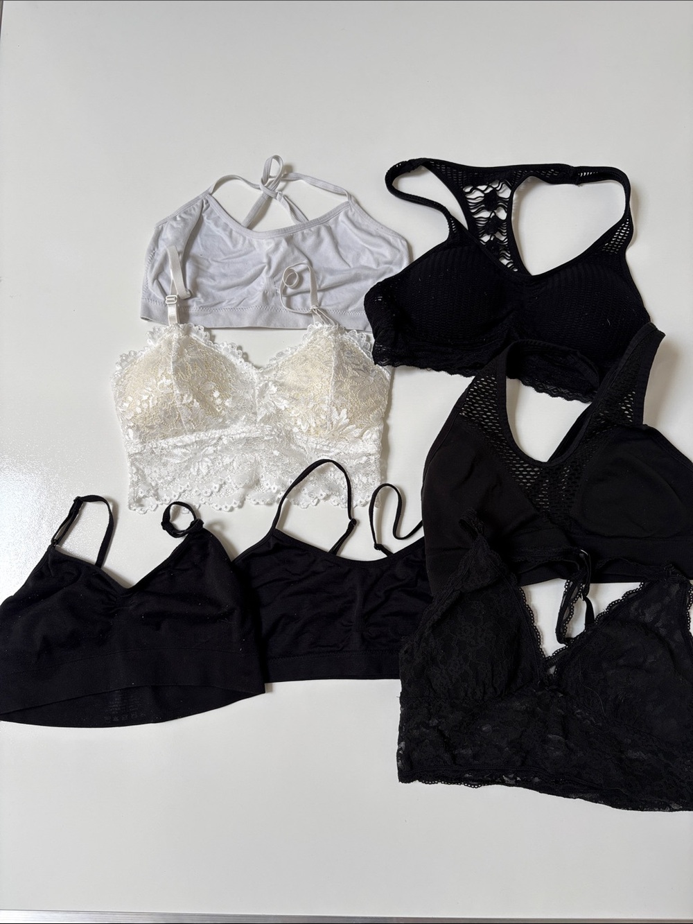 Bra top bundle 
7 in total sz 7